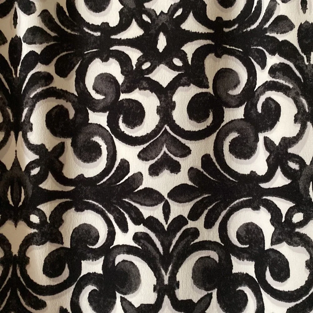 Clear out sale! WHBM Black & White Halter Top - Picture 2 of 5